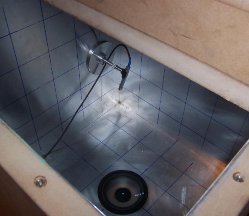 Experimental hydroacoustic setting to measure the mechanical properties of a layer material